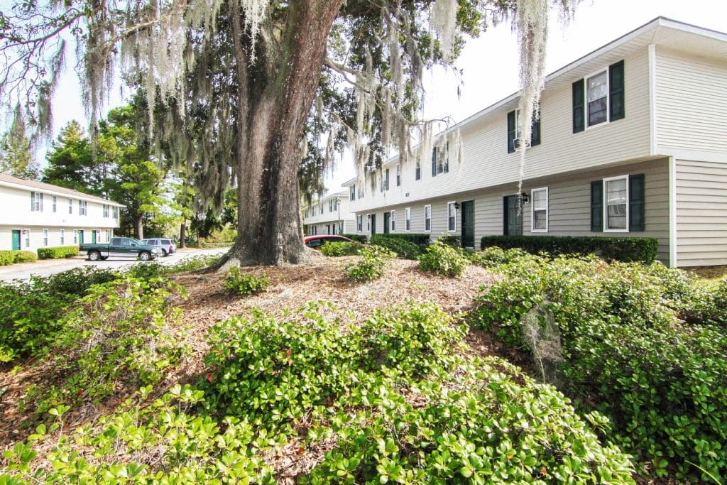 Exterior view of Lakewood Lodge, located in Hanahan, South Carolina.