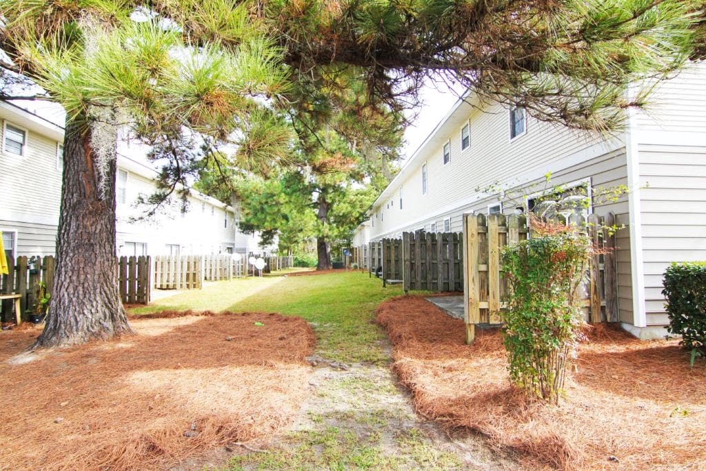 Exterior view of Lakewood Lodge, located in Hanahan, South Carolina.