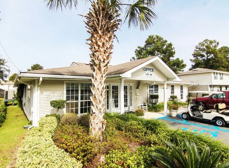 Exterior view of Lakewood Lodge, located in Hanahan, South Carolina.